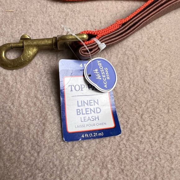 New Top Paw brand 4 Ft leash
Red Striped - Picture 2 of 7
